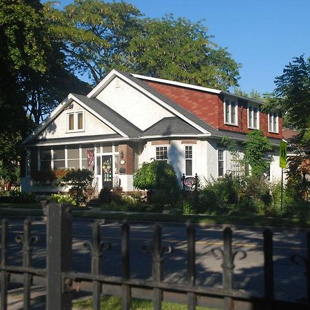 Talwood Manor B&B Port Colborne Exteriör bild