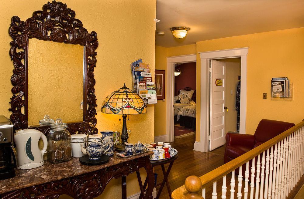 Talwood Manor B&B Port Colborne Exteriör bild